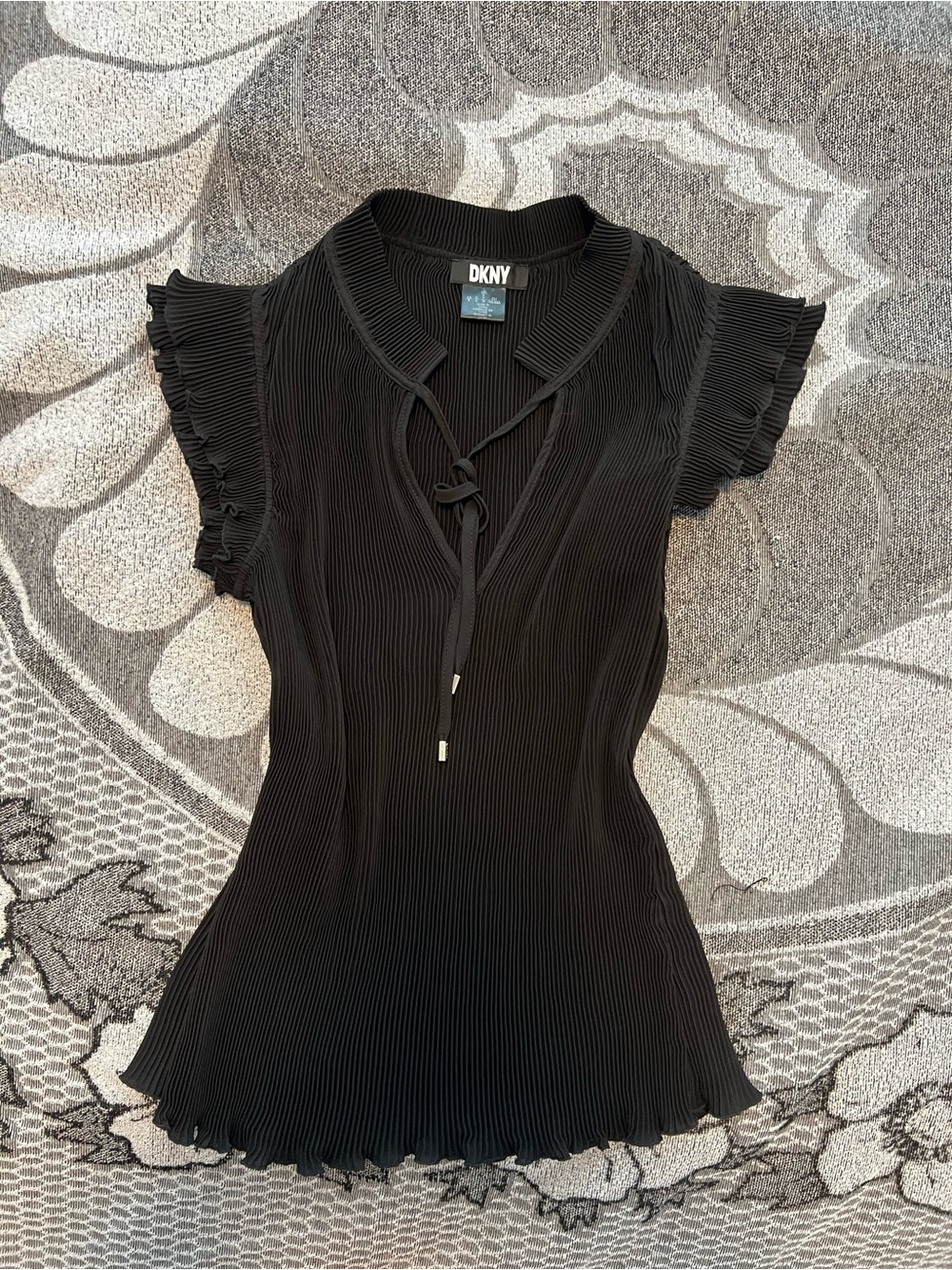 DKNY Black Pleated Tie-Neck Short Sleeve Blouse